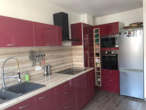 Η κουζίνα ή μικρή κουζίνα στο T2 neuf tout équipé de 65 m2 climatisé + balcon