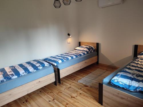 Katil atau katil-katil dalam bilik di Apartamenty Grodzisko