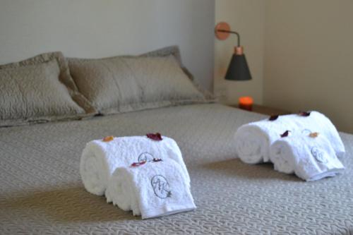 a bedroom with a bed with two towels on it at ARAUCARIA Resort in San Rafael