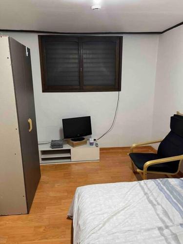 TV a/nebo společenská místnost v ubytování Dongming House