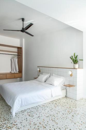 Designer Loft with Stunning Acropolis View -Psyrri