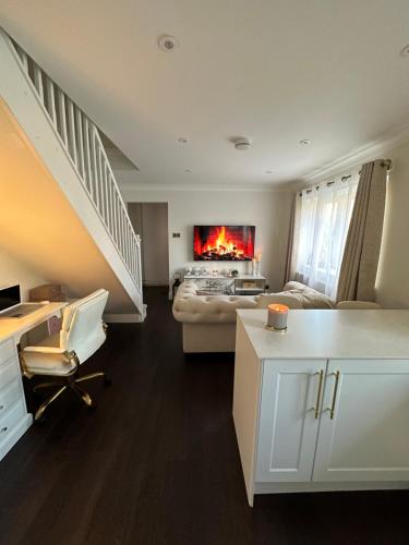 a living room with a couch and a fireplace at 1 bedroom modern house near hospital with parking in Southampton