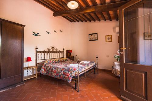 a bedroom with a bed and birds on the wall at Borgo De Salaioli in Scansano