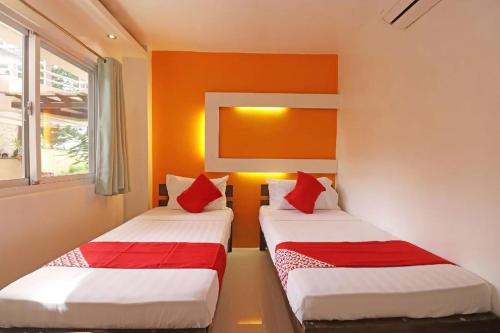En eller flere senge i et værelse på Villa Tomasa Beach Resort Panglao