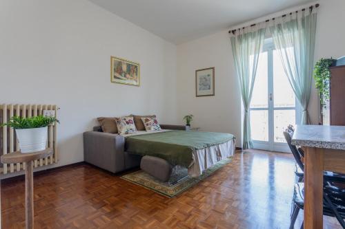 a living room with a bed and a couch at Little Peschiera by Wonderful Italy in Turin