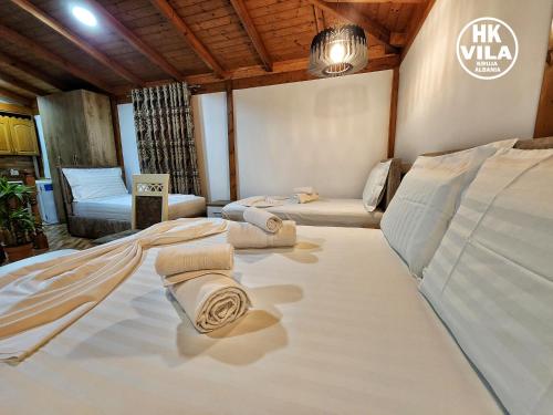 a room with two beds with towels on it at Vila HK in Krujë