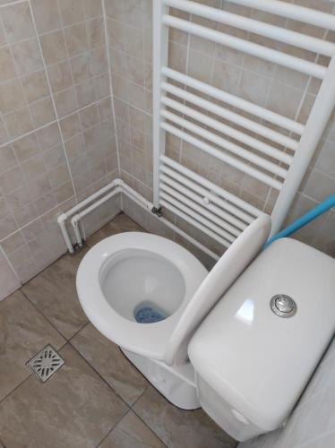 Un baño de The little White House