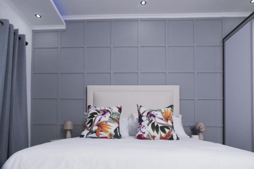 Letto o letti in una camera di The Lofts Luxury Suites