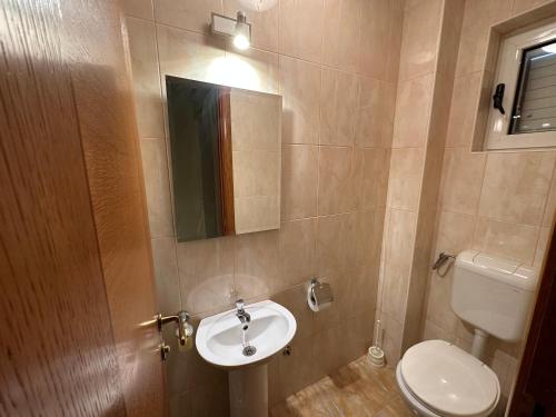 Bilik mandi di Apartments Villa Pržno