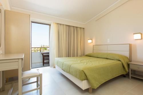 Katil atau katil-katil dalam bilik di Trefon Hotel Apartments and Family Suites
