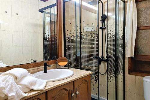 a bathroom with a sink and a shower at Casa La Molina- A in Triquivijate