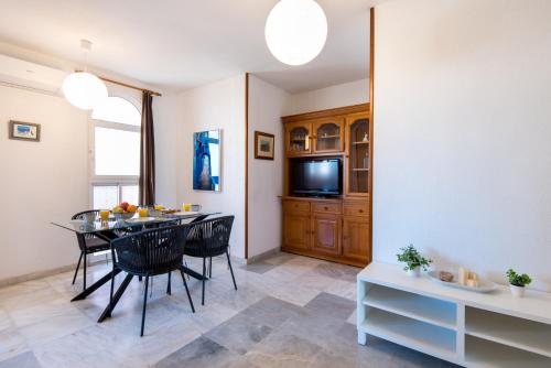 BOLICHES CENTER APARTMENT next to the BEACH, PARKING & TERRACE