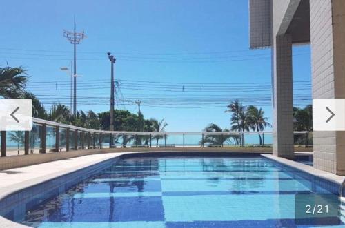 a swimming pool with a view of the ocean at Terraços do Atlântico - Apto Beira Mar Fortaleza in Fortaleza