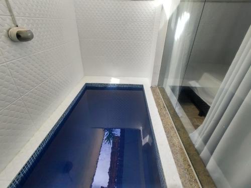 a swimming pool in a bathroom with at Pousada Belmare Eireli in Rio das Ostras