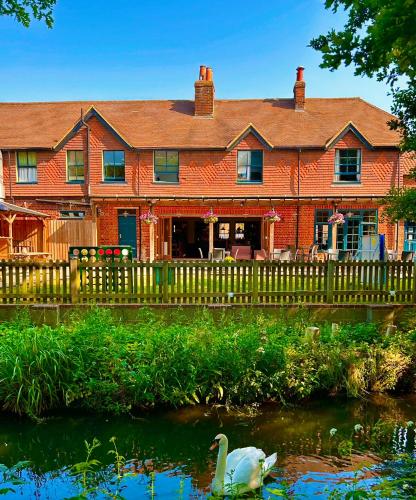 Crown & Anchor