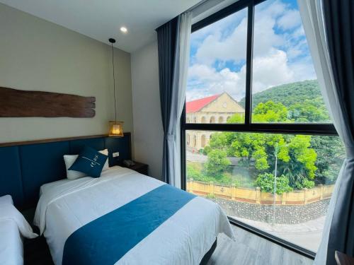 Ένα ή περισσότερα κρεβάτια σε δωμάτιο στο The Light Hotel