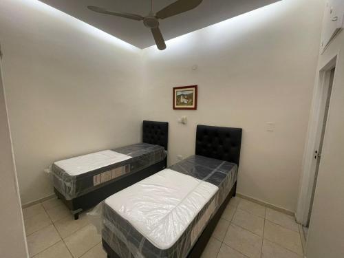 a room with two beds and a ceiling at La Escalerita- Estadio Kempes in Cordoba