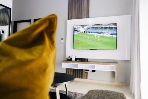 TV o dispositivi per l'intrattenimento presso The Lofts Luxury Suites