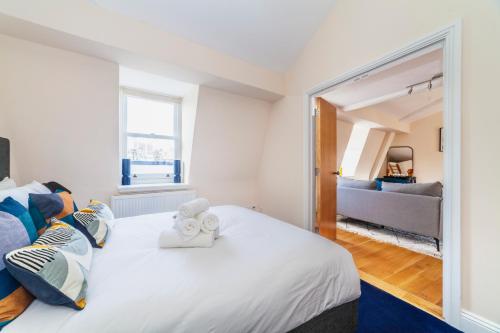 a bedroom with a bed with a teddy bear on it at Hub townhouse in London