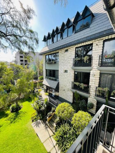 an aerial view of a building with a garden at Hotel Casagrande in Arequipa