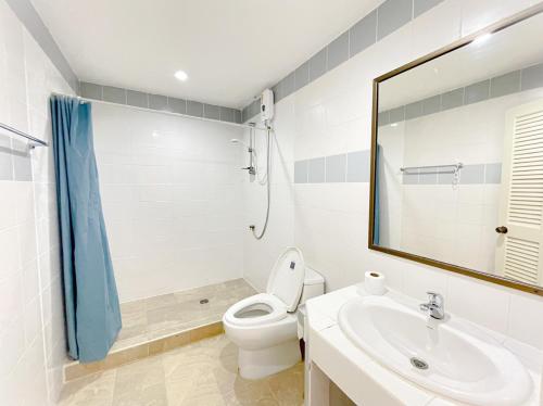 Koupelna v ubytování KOUAC VILLA - PATTAYA HOLIDAY HOUSE WALKING STREET 3 bedrooms