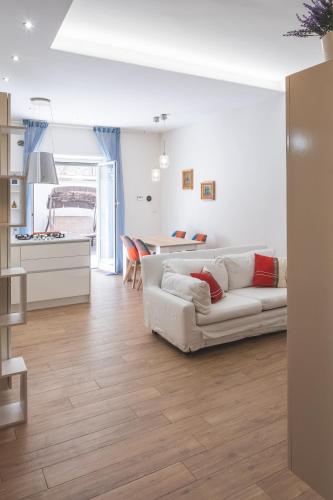 Cozy flat with terrace at Trastevere train station