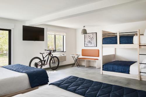 a bedroom with two bunk beds and a bike at Field Station Joshua Tree in Yucca Valley