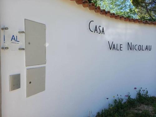 a white wall with a sign that reads asia vale mexico at Casa Vale Nicolau in Arganil