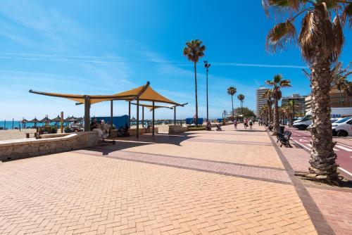 BOLICHES CENTER APARTMENT next to the BEACH, PARKING & TERRACE