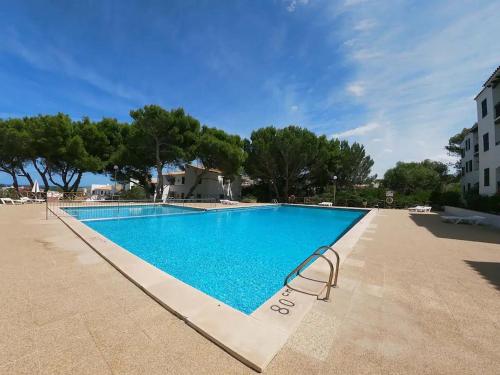 a swimming pool at a resort with a clear blue at Apartamento Sol Isla Arenal de'n Castell in Arenal d'en Castell