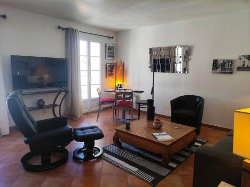 Photo de la galerie de l'établissement Apartment, center, parking, balconies, clim, à Sainte-Maxime