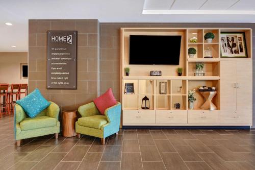 Uma TV ou centro de entretenimento em Home2Suites by Hilton Augusta