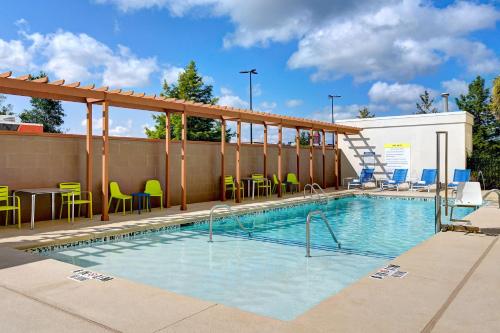 A piscina localizada em Home2Suites by Hilton Augusta ou nos arredores