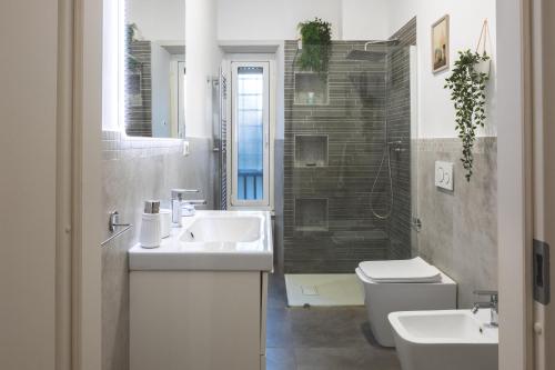 Cozy flat with terrace at Trastevere train station