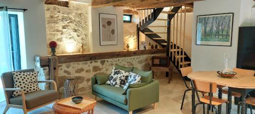 La Maison d'Emile- le Gîte- La Clef de la Grange