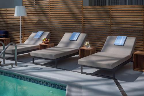 Πισίνα στο ή κοντά στο Hilton Boston Woburn