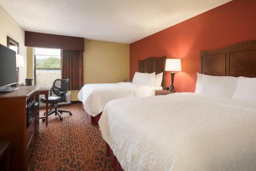 Postel nebo postele na pokoji v ubytování Hampton Inn Battle Creek