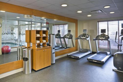 Fitness centrum a/nebo fitness zařízení v ubytování Hilton Garden Inn White Marsh