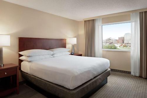 Embassy Suites Cincinnati - RiverCenter Image