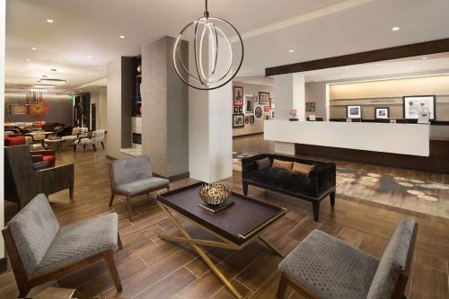 Hampton Inn & Suites Dallas Downtown Image