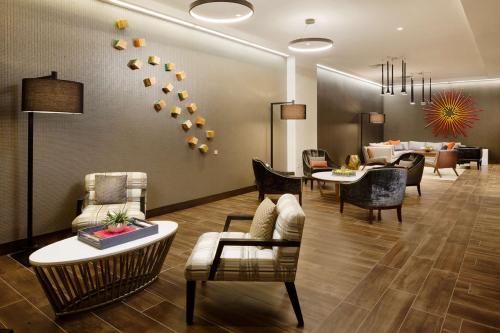 Hampton Inn & Suites Dallas Downtown Image