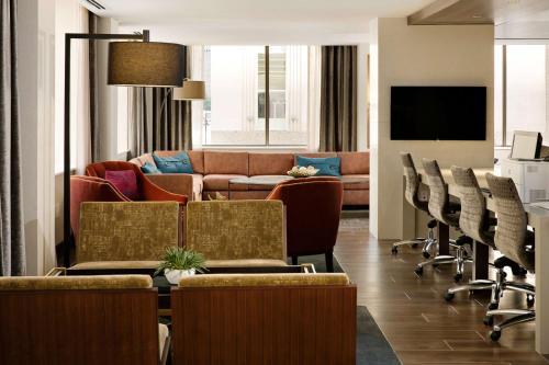 Hampton Inn & Suites Dallas Downtown Image