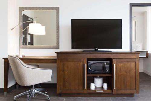 Hampton Inn & Suites Dallas Downtown Image