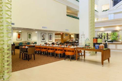 Hilton Garden Inn Dallas/Market Center Image