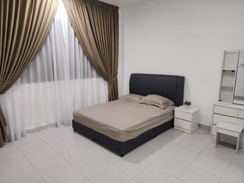 Postel nebo postele na pokoji v ubytování Netizen #MRT#Cheras#C180#3bedRooms#KLCC View#9PersonStay