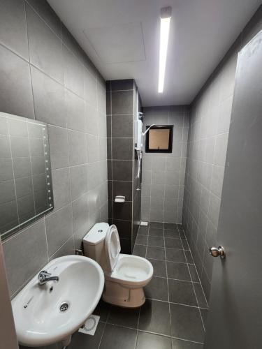 Koupelna v ubytování Netizen #MRT#Cheras#C180#3bedRooms#KLCC View#9PersonStay