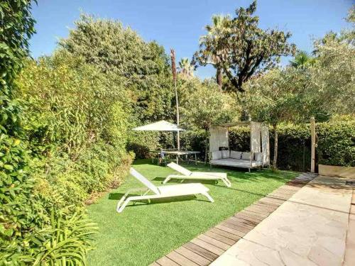 Superb Villa, heated swimming pool, central location, secluded gardens