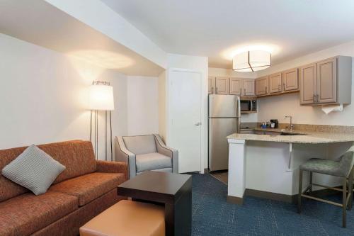 Η κουζίνα ή μικρή κουζίνα στο Hampton Inn & Suites Denver Tech Center