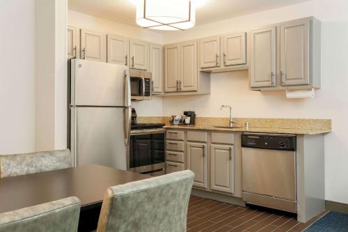 Η κουζίνα ή μικρή κουζίνα στο Hampton Inn & Suites Denver Tech Center