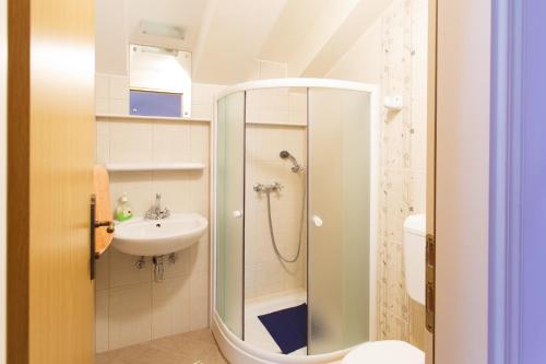 Koupelna v ubytování Apartments Villa Kastav in Old town center with sea view and parking